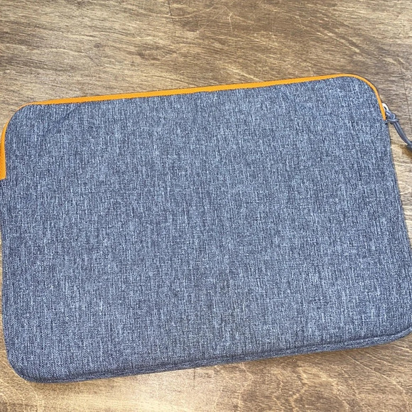 Tomtoc grey tablet sleeve case - Picture 4 of 13